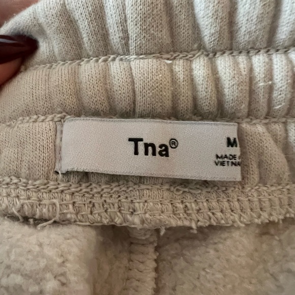 Aritzia TNA cozy fleece drawstring joggers - Picture 2 of 2